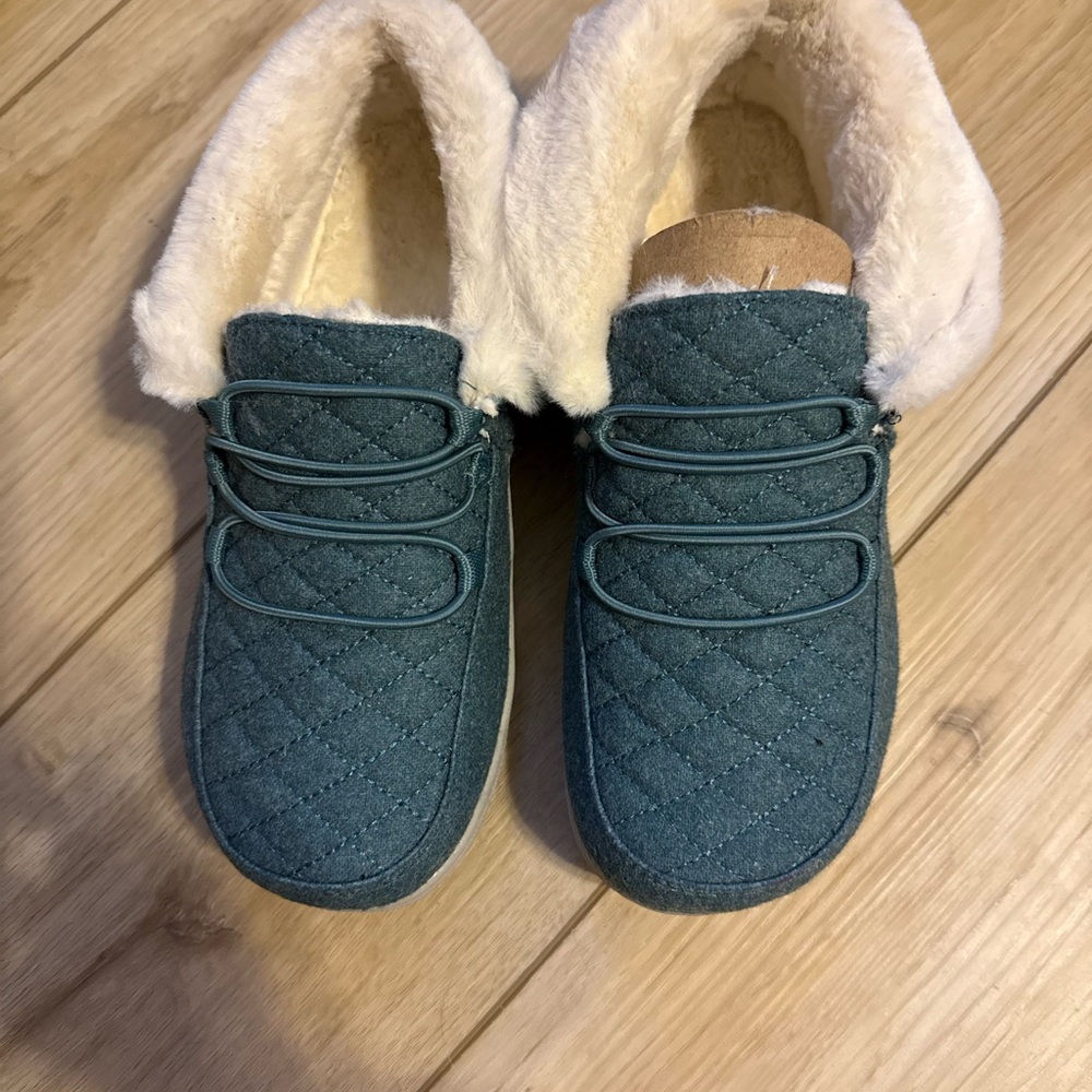 Vionic Teal Quilted Women's Slippers